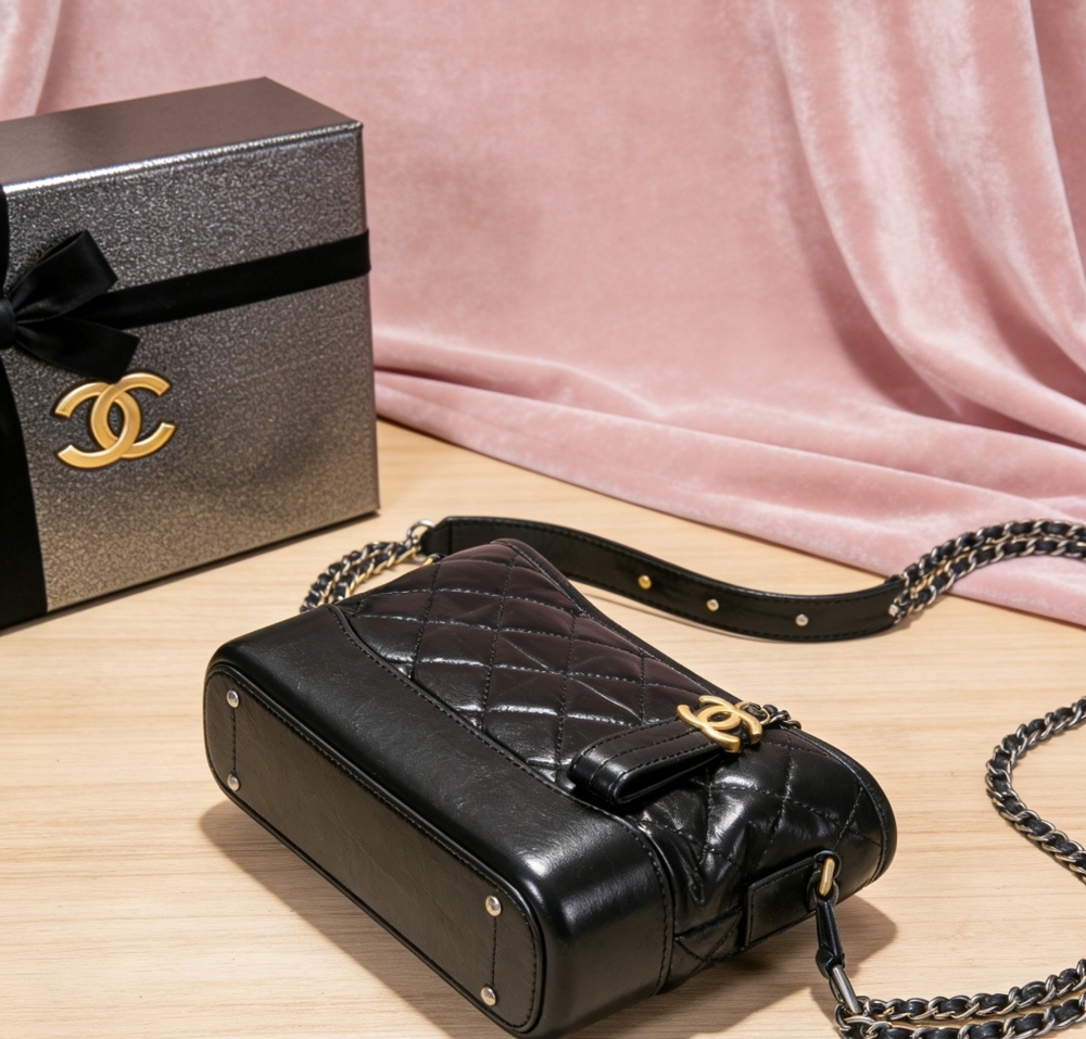 <AUTHENTIC>Chanel Gabrielle Hobo Small Bag in Black - Picture 2 of 6